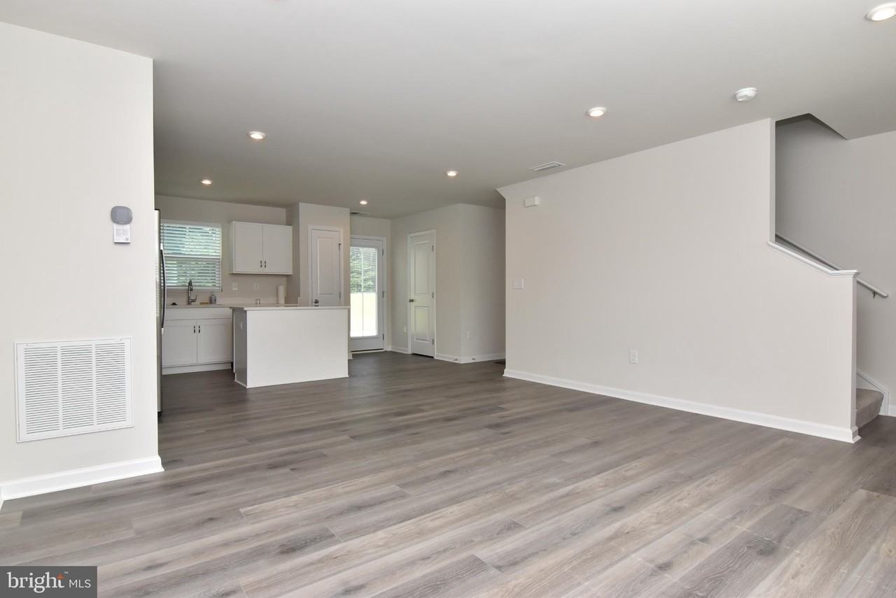 31024 Clearwater Dr - Photo 3 of 18