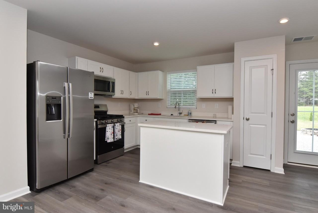 31024 Clearwater Dr - Photo 4 of 18