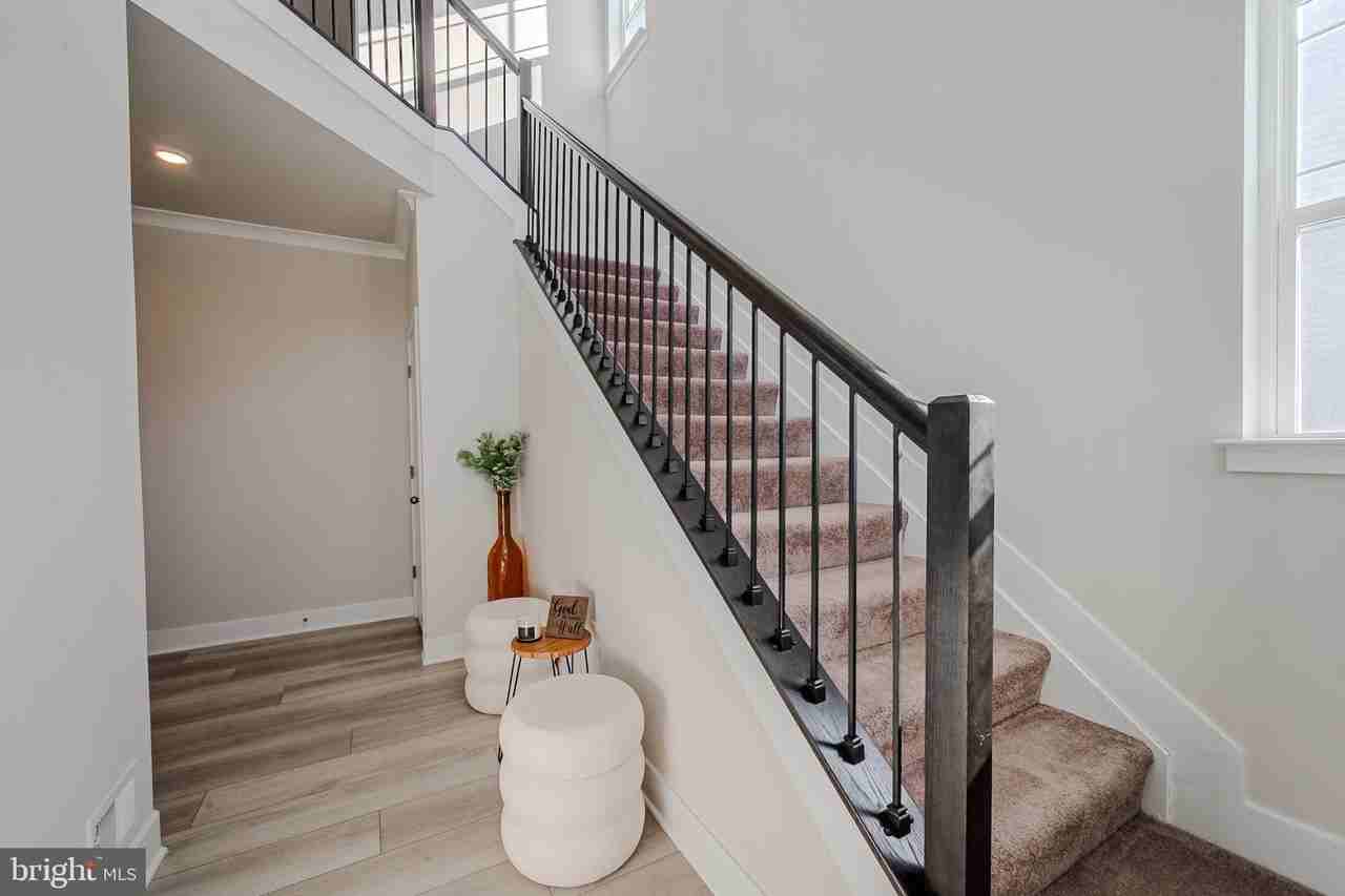 34238 Graham Cir - Photo 7 of 49