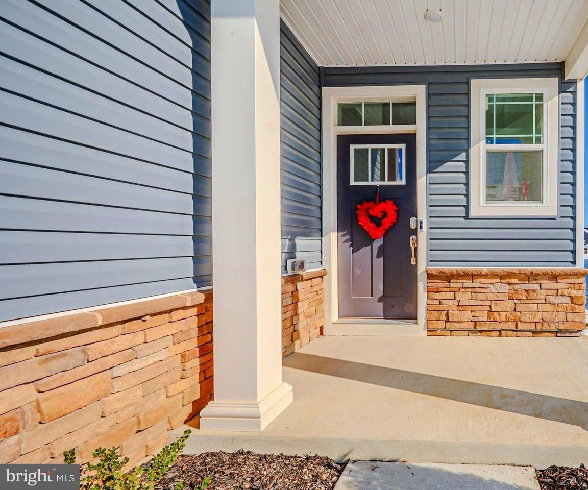 34238 Graham Cir - Photo 5 of 49