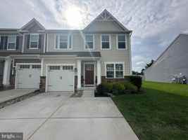 featured image of 21022 Wavecrest Ter