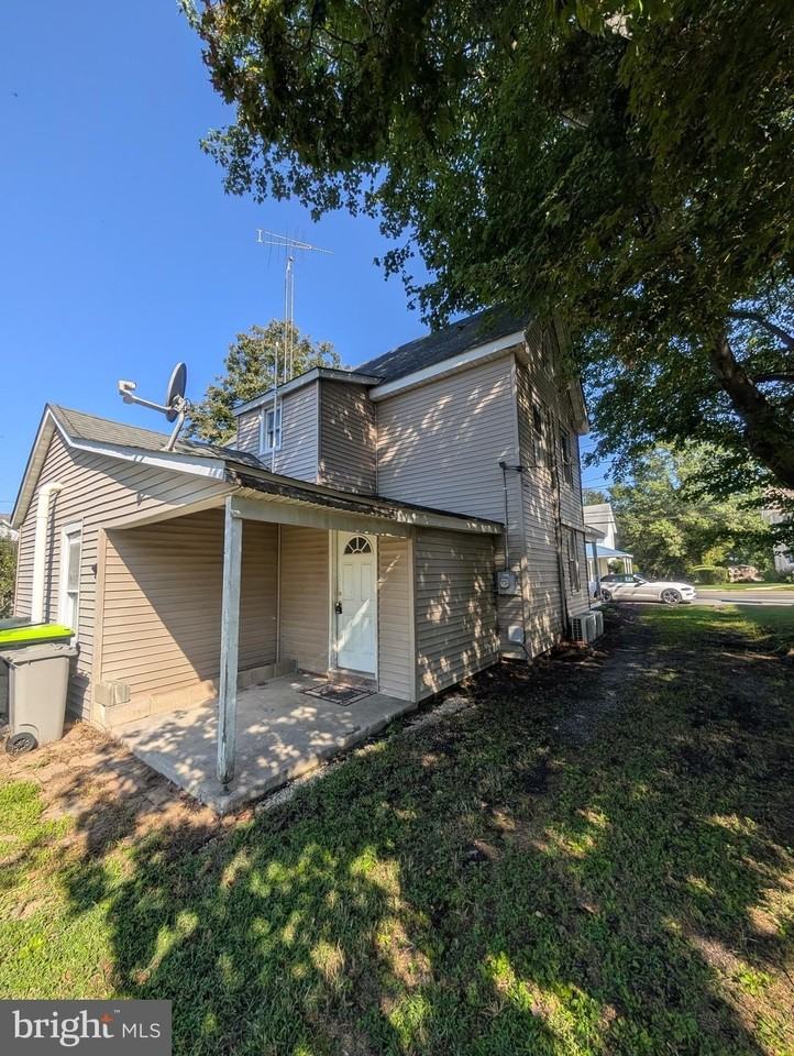 202 E Market St - Photo 2 of 21