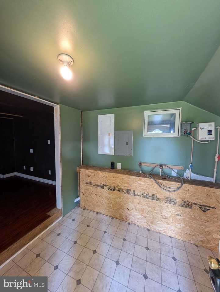 202 E Market St - Photo 3 of 21