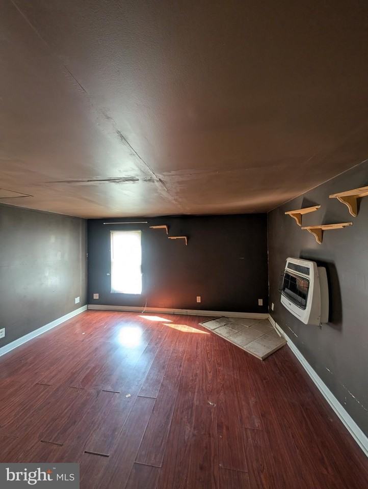 202 E Market St - Photo 4 of 21