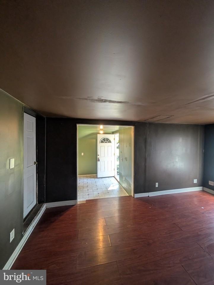 202 E Market St - Photo 5 of 21