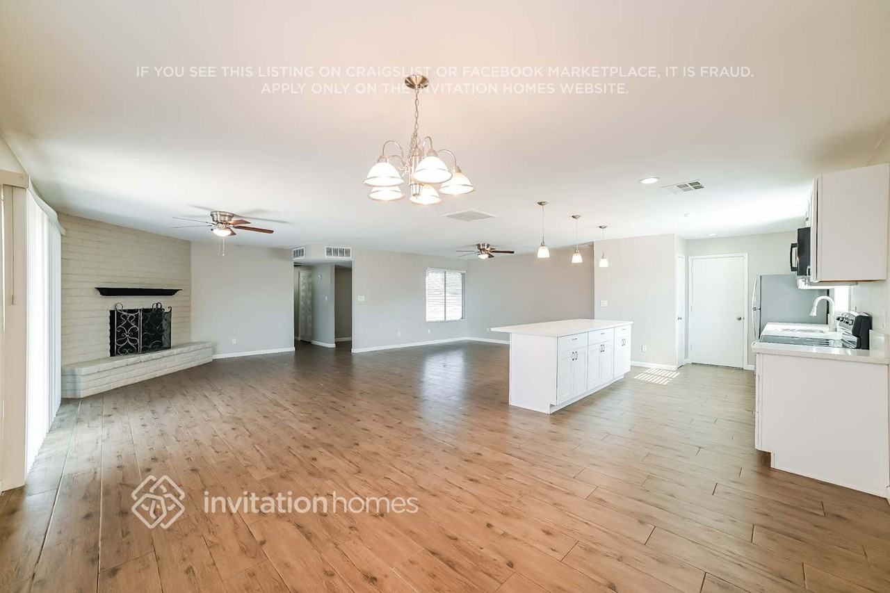 4701 W Lupine Ave - Photo 3 of 16