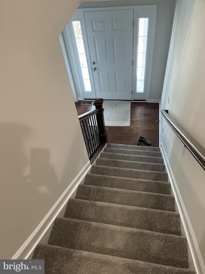 205 Lisa Ln - Photo 3 of 48