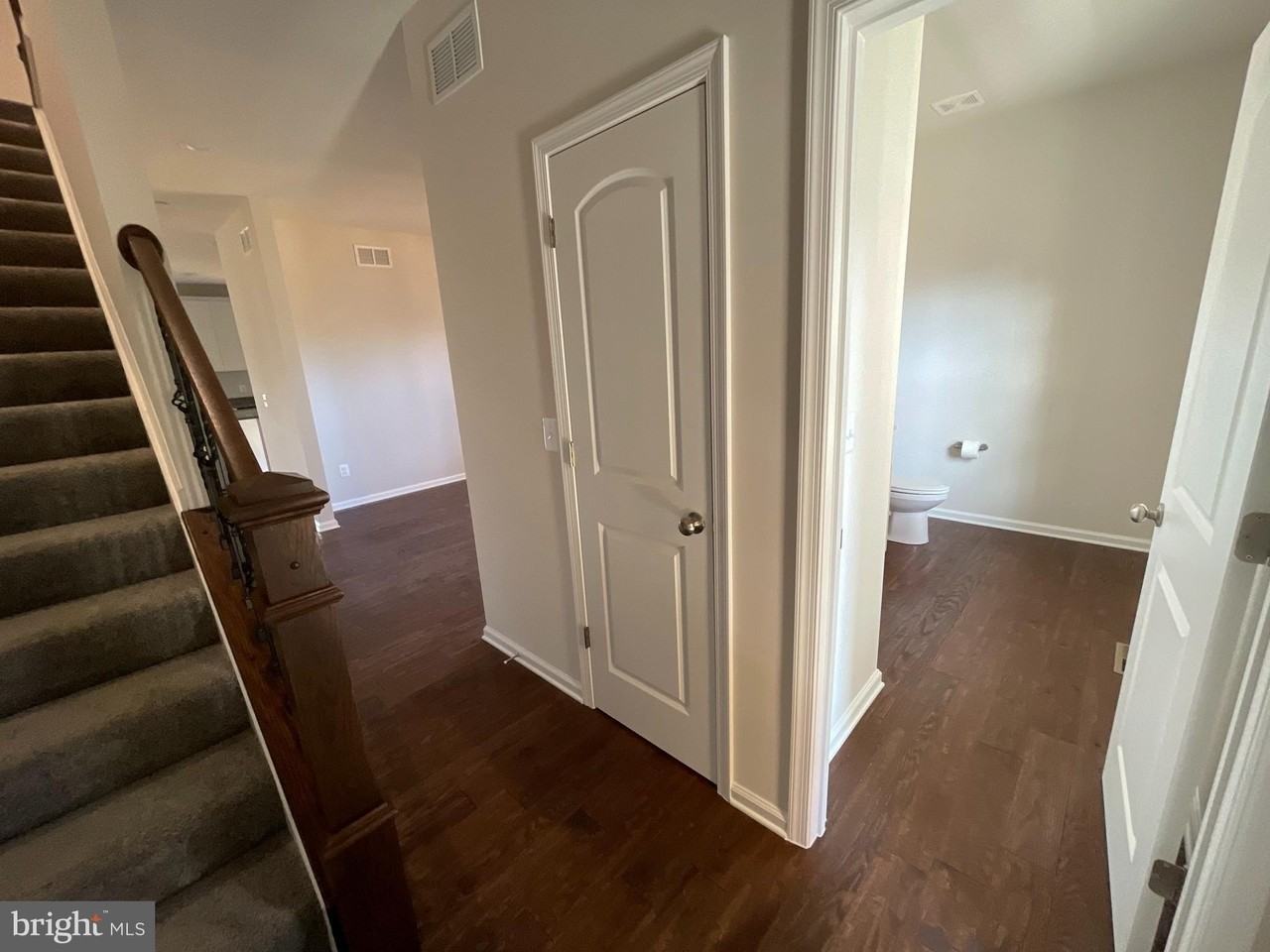 205 Lisa Ln - Photo 4 of 48