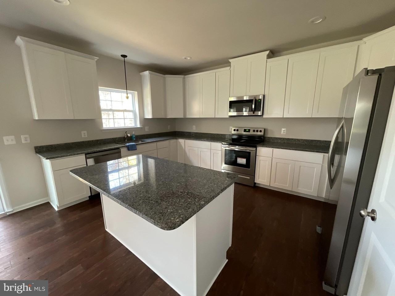 205 Lisa Ln - Photo 6 of 48