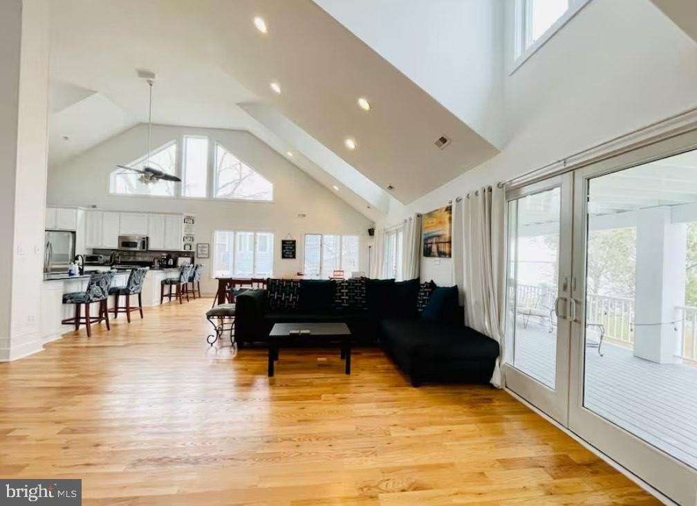 820 Bay Front Ave - Photo 2 of 19