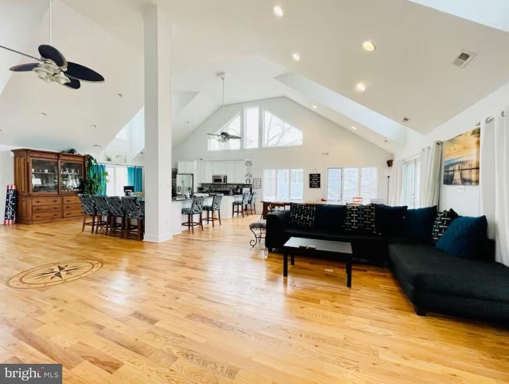 820 Bay Front Ave - Photo 3 of 19