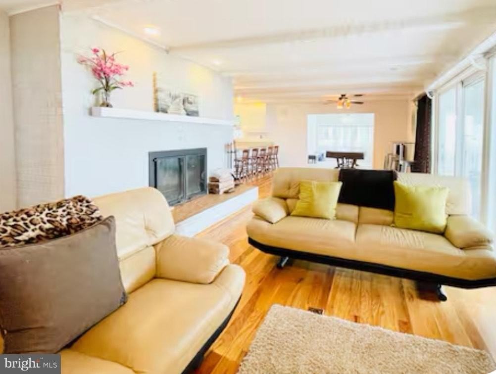 820 Bay Front Ave - Photo 4 of 19