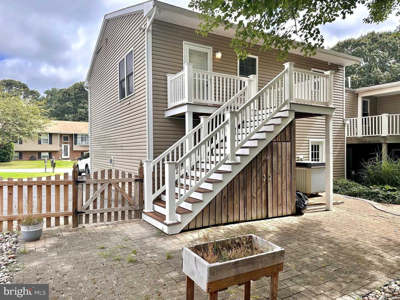 1217 Somerset Rd - Photo 7 of 50