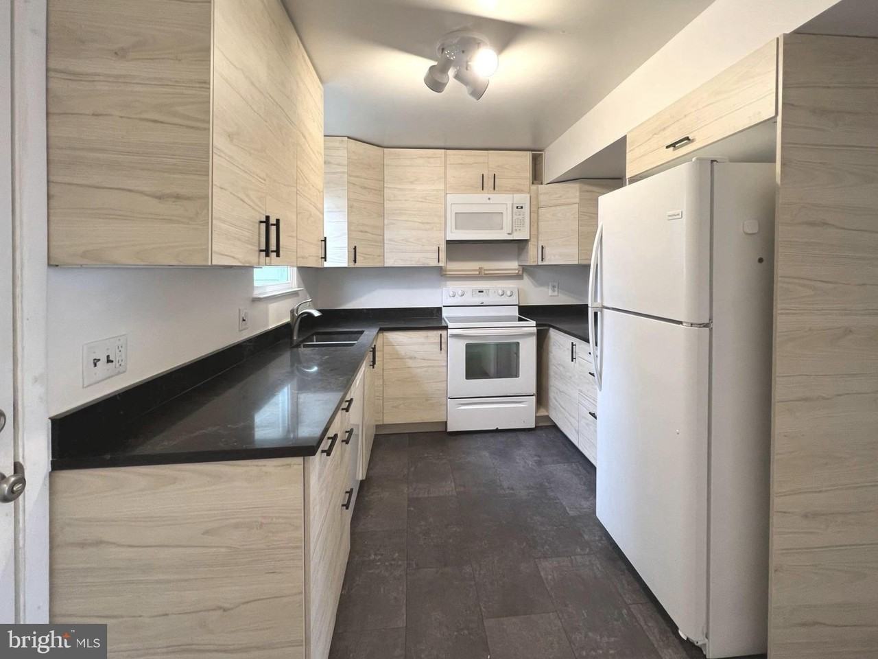 462 Longtowne Court - Photo 3 of 19