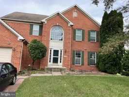 featured image of 2104 2104 GREY FOX Court unit: Basement Apartment