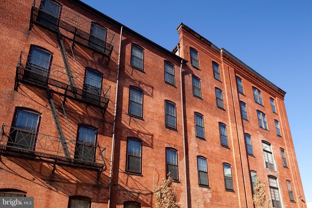 101 E Wells St - Photo 3 of 38