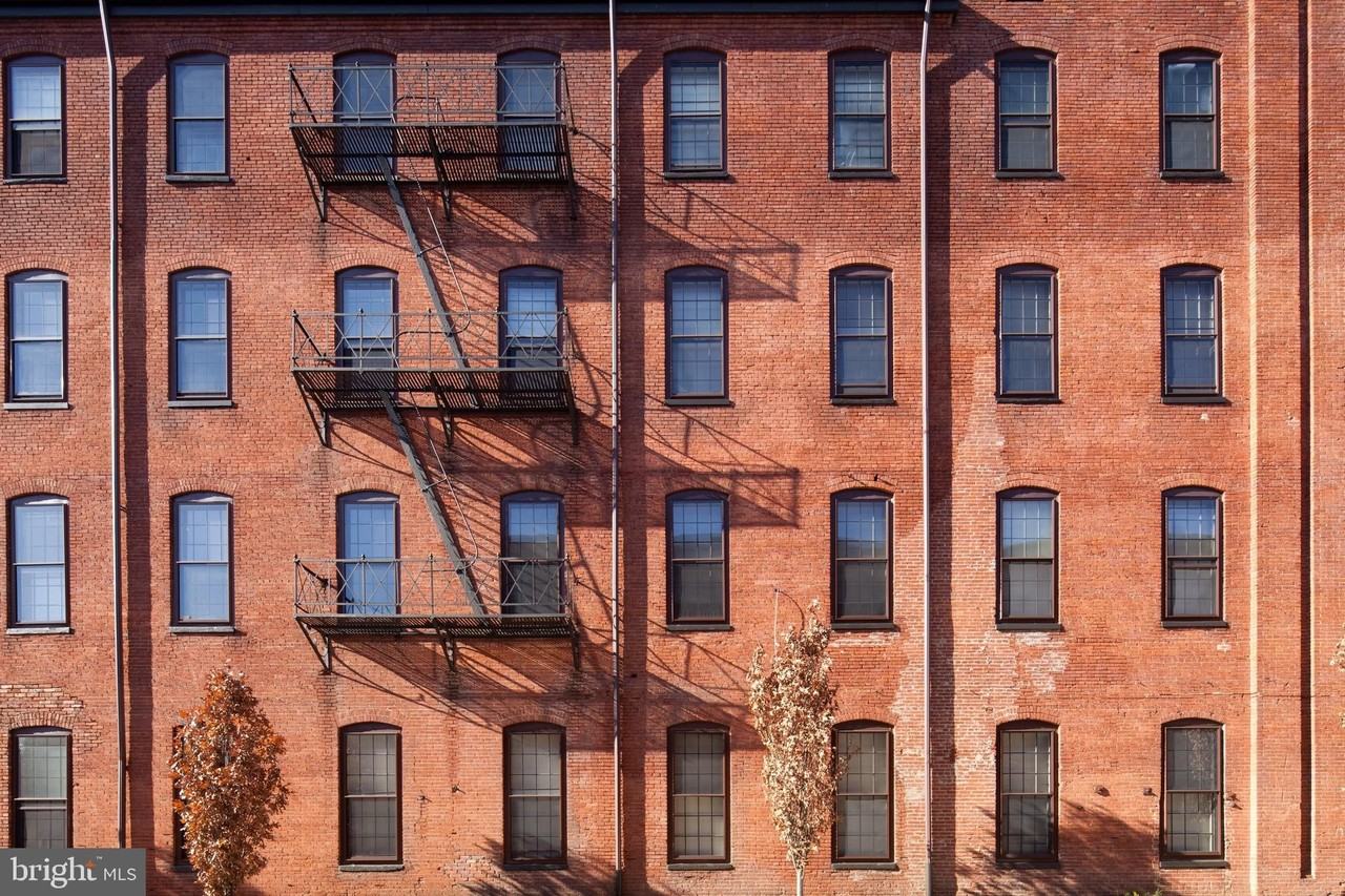 101 E Wells St - Photo 4 of 38