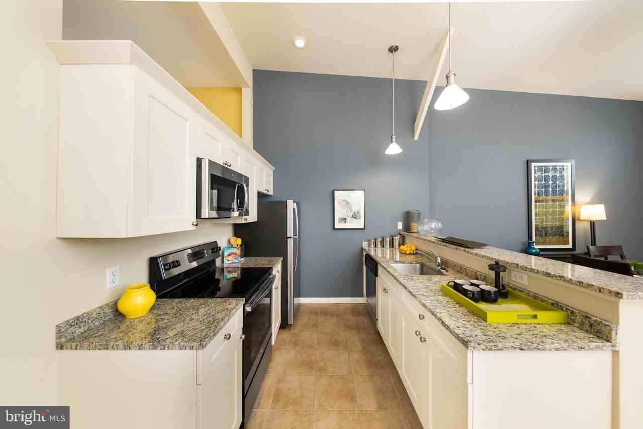 101 E Wells St - Photo 6 of 38