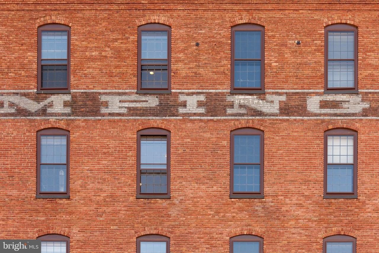 101 E Wells St - Photo 2 of 46