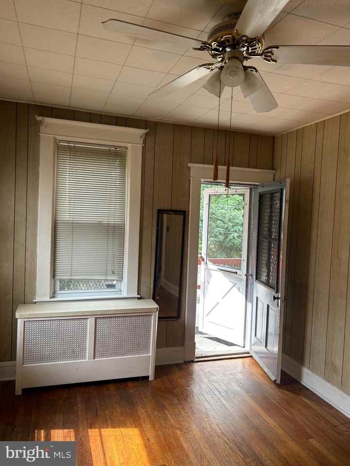 3216 Burleith Avenue - Photo 5 of 14