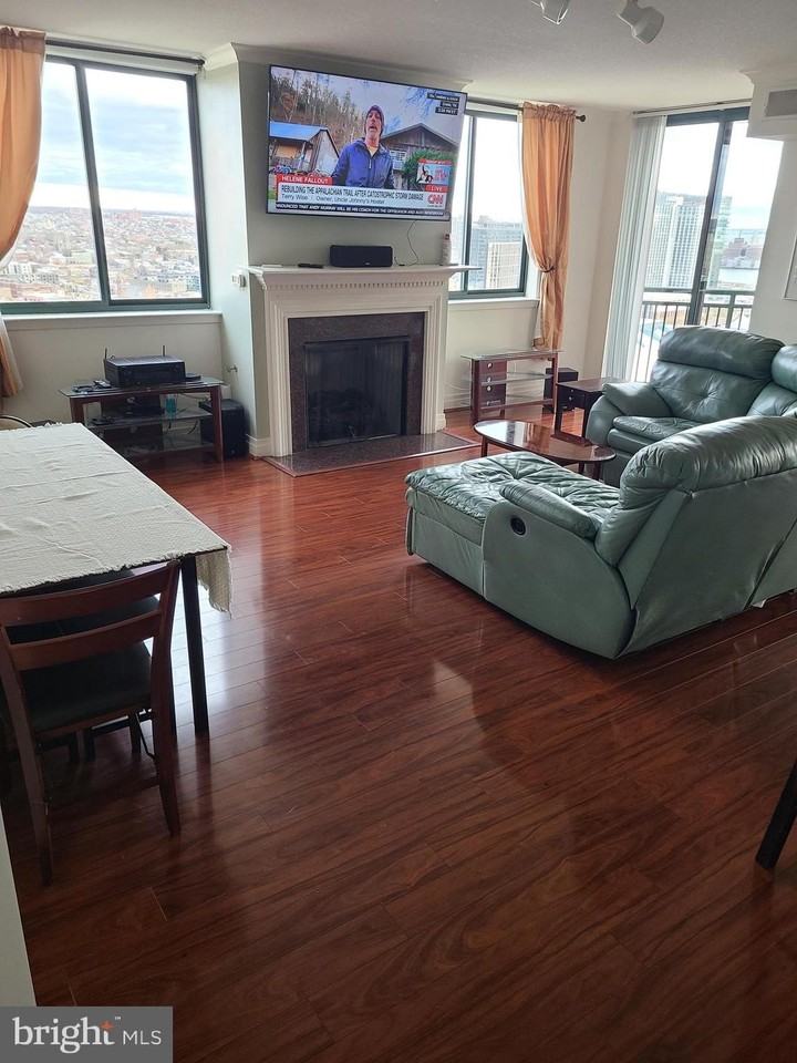 414 Water St Apt 2613 #2613 - Photo 6 of 42