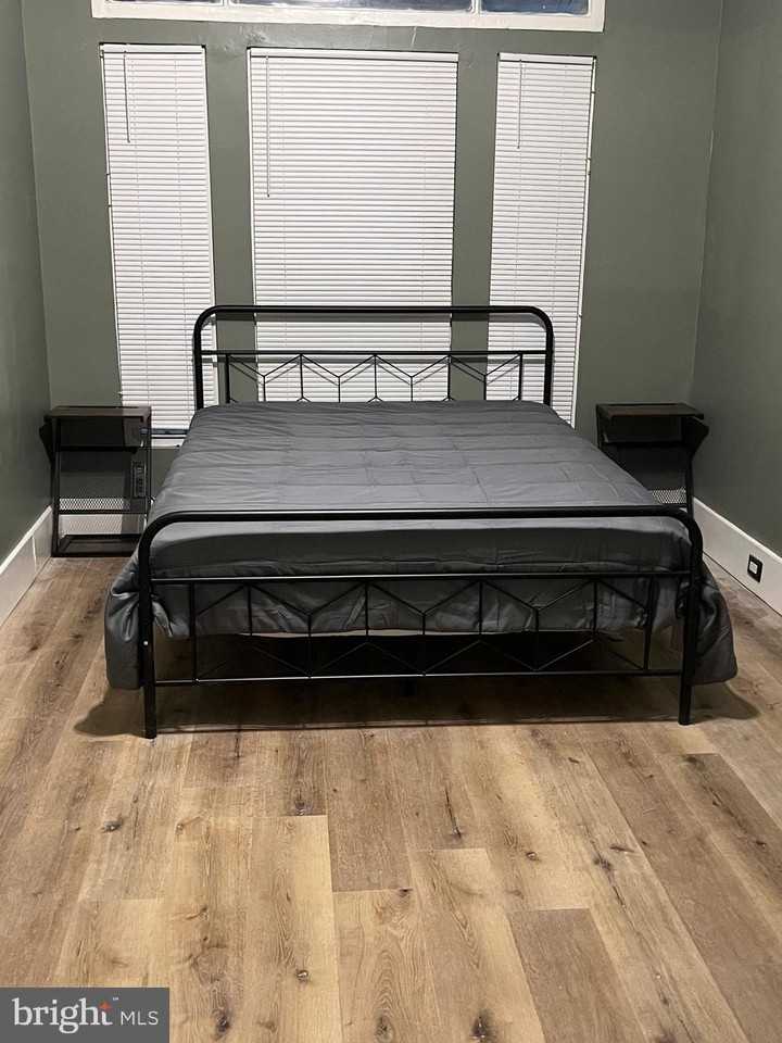 1402 Poplar Grove St - Photo 4 of 15