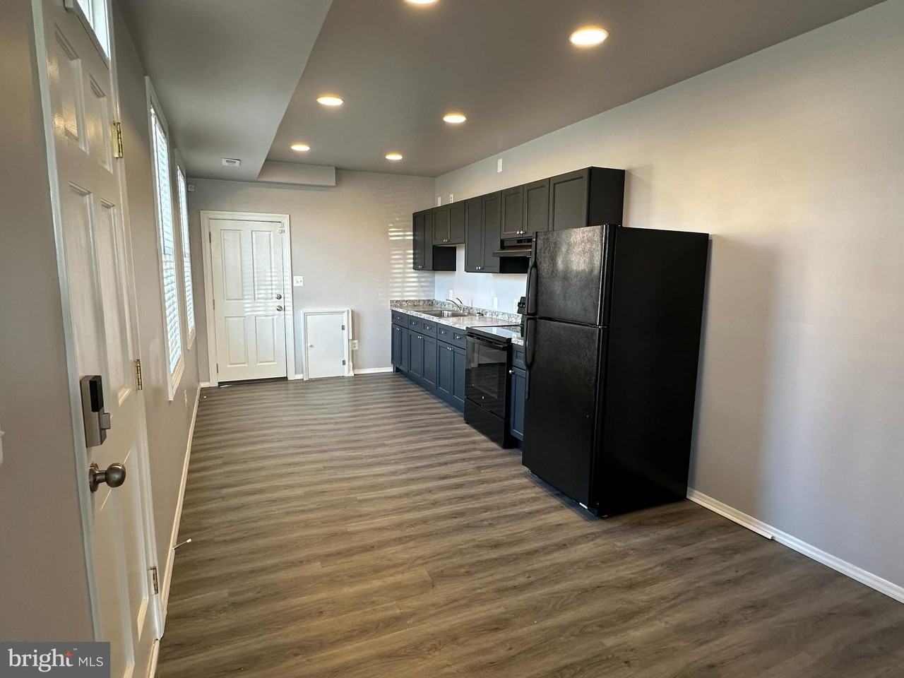 303 S Bethel St - Photo 4 of 17