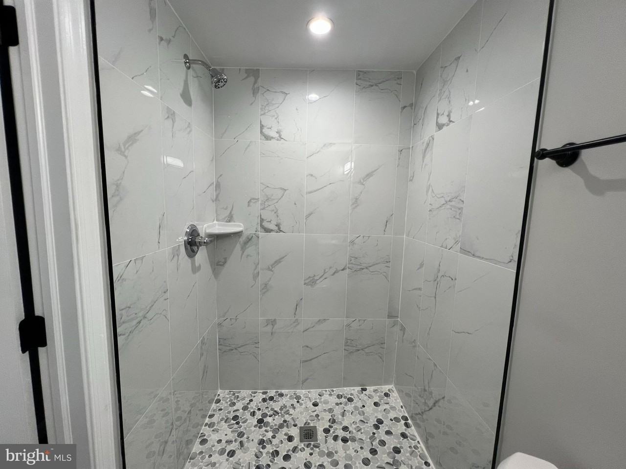 220 N Montford Ave - Photo 3 of 13