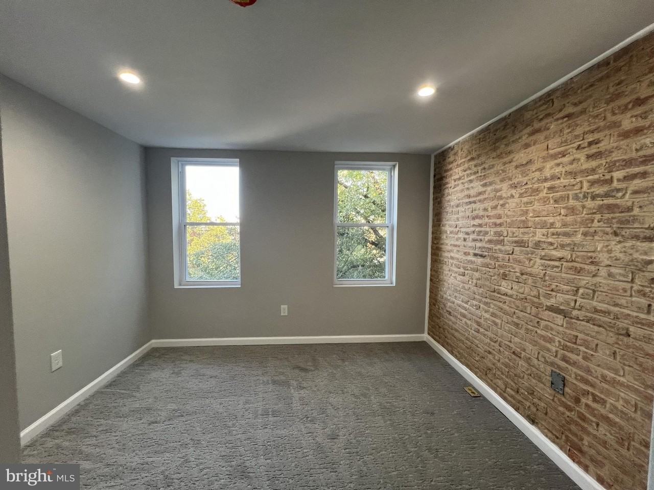 220 N Montford Ave - Photo 4 of 13