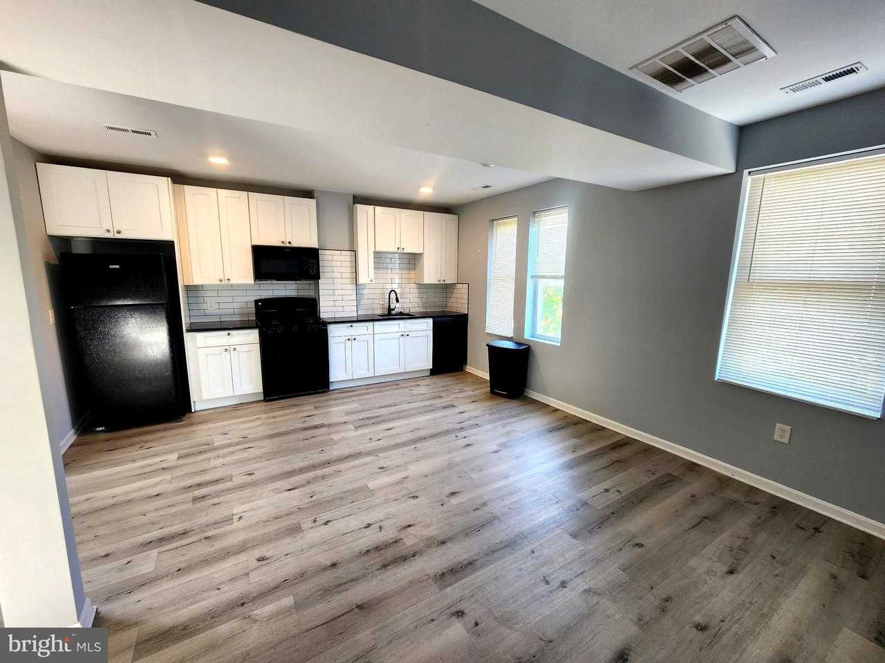 352 E University Pkwy Unit 3 #3 - Photo 4 of 16