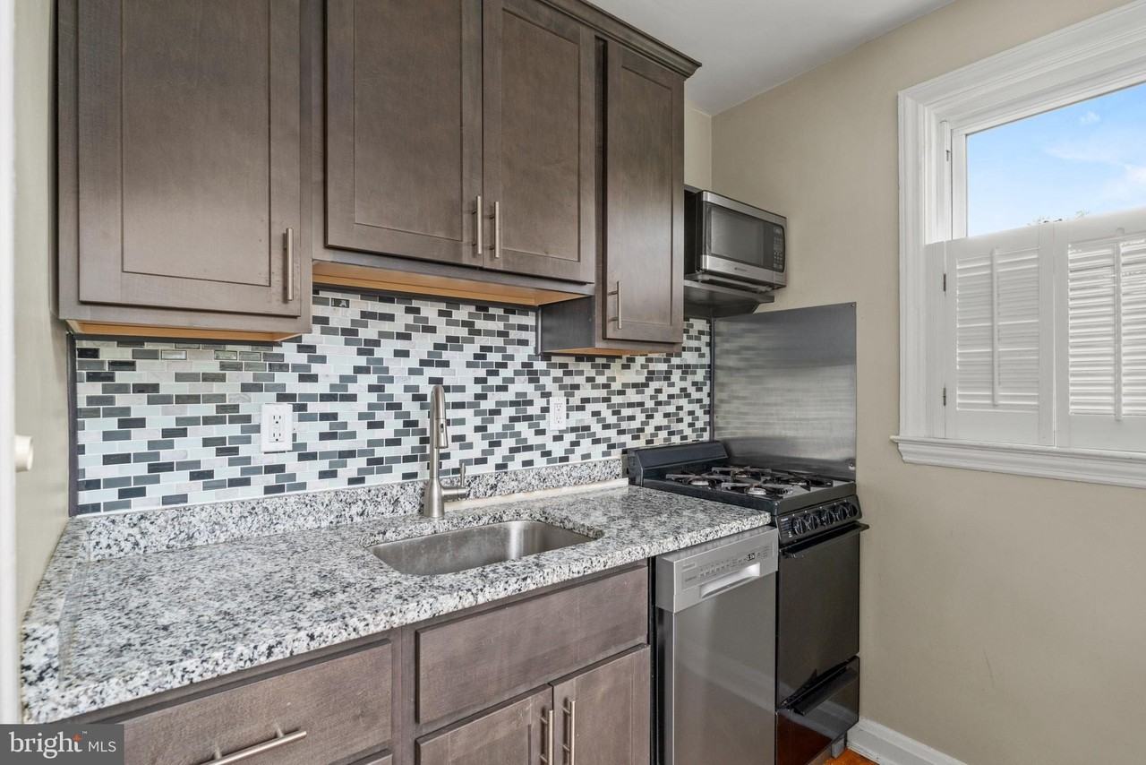 5708 Rockspring Rd Apt B #B - Photo 6 of 19