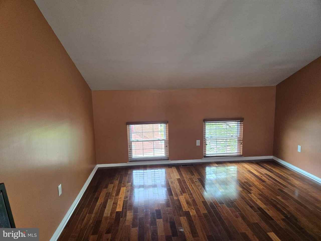 33 N Ann St - Photo 2 of 27