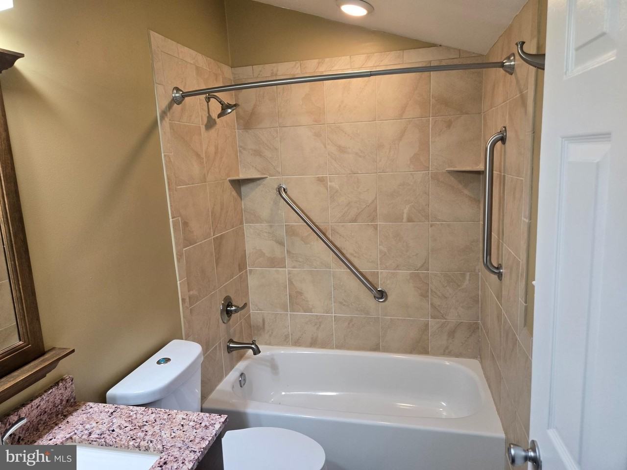 33 N Ann St - Photo 5 of 27