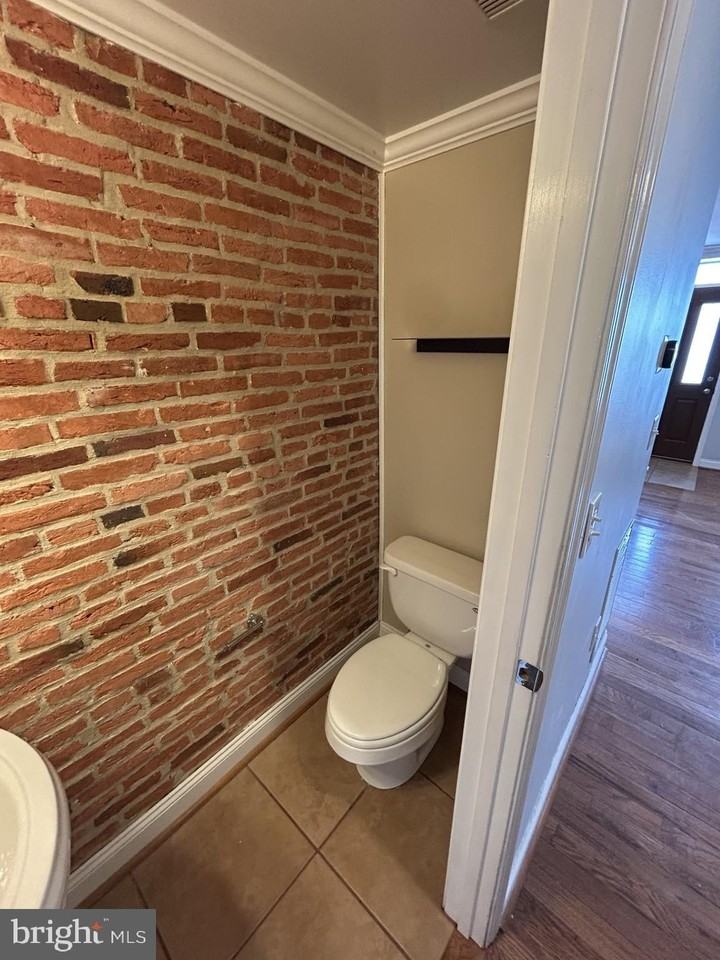 113 N Bradford St - Photo 5 of 29