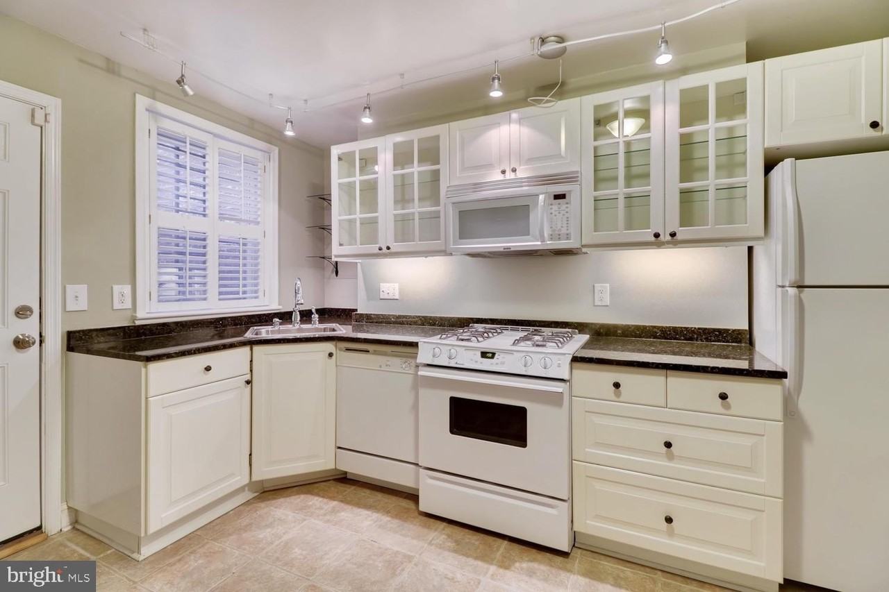 1020 W Lombard St - Photo 5 of 21