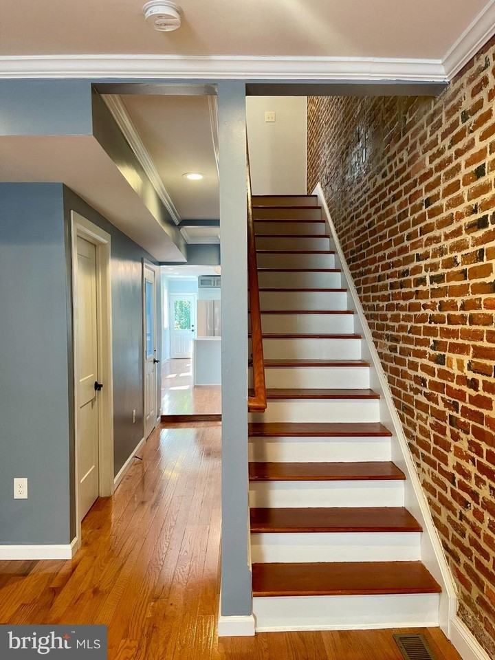 1904 Bank Street - Photo 7 of 20