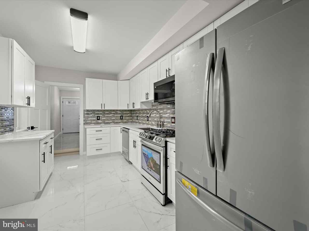 1015 S Kenwood Ave - Photo 6 of 24