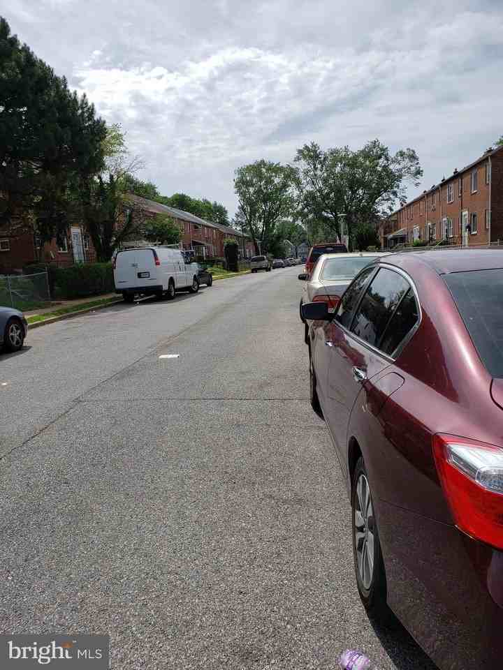 5338 Nelson Ave Apt 1 #1 - Photo 3 of 11