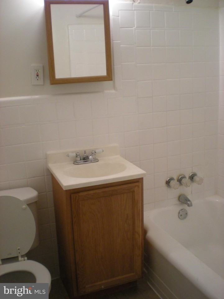 5338 Nelson Ave Apt 1 #1 - Photo 4 of 11