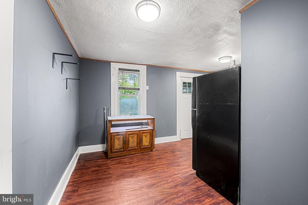 3727 Milford Avenue - Photo 4 of 20