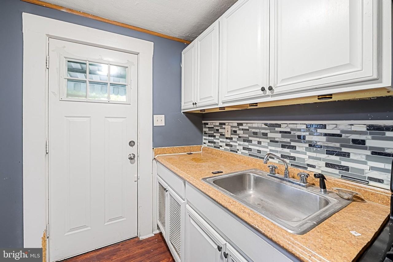 3727 Milford Avenue - Photo 6 of 20