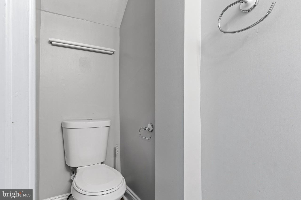 129 E West St - Photo 5 of 27