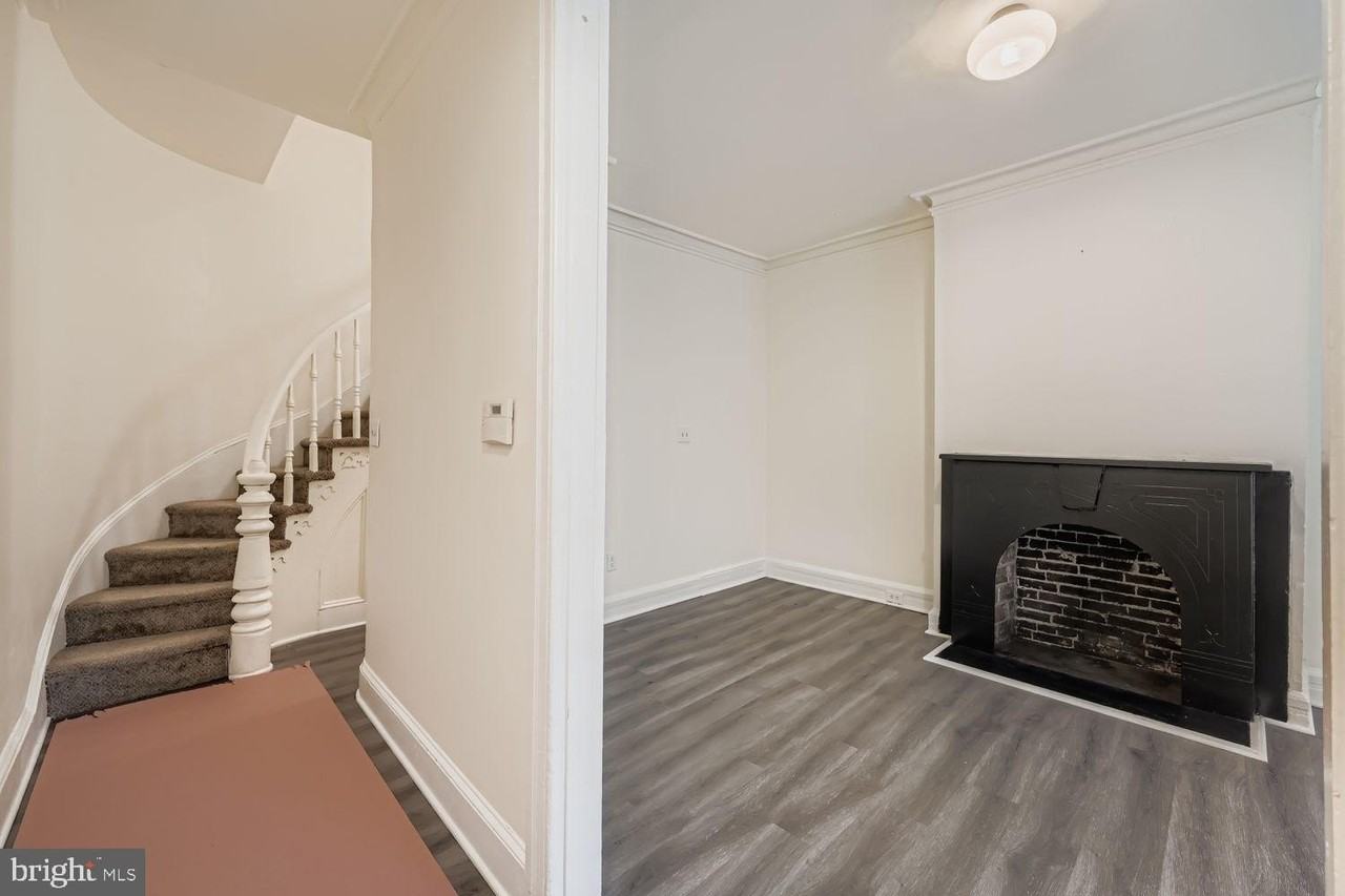 615 South Paca Street - Photo 5 of 34