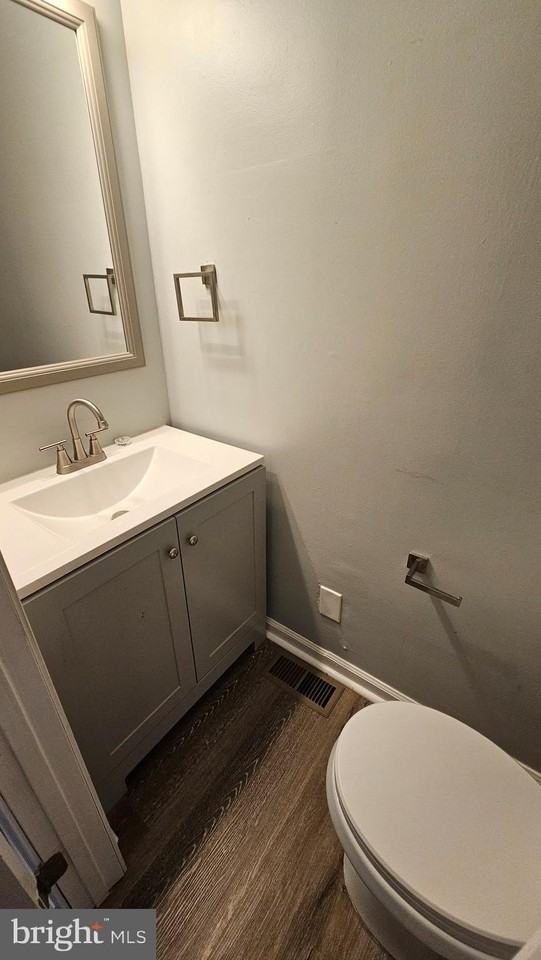 2805 Erdman Ave - Photo 4 of 26