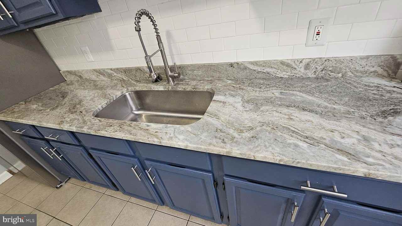 2805 Erdman Ave - Photo 7 of 26