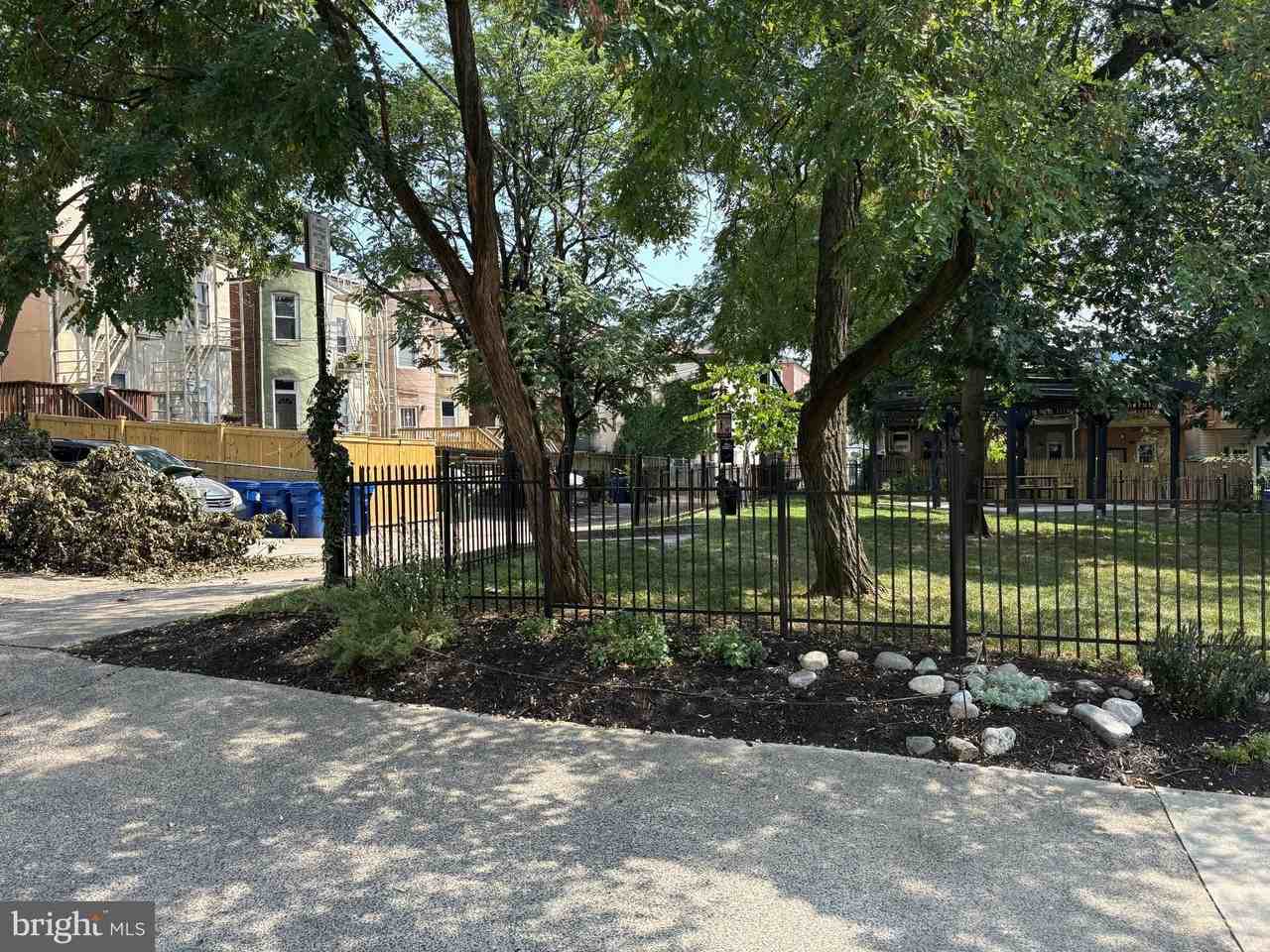 221 East Lafayette Avenue - Photo 4 of 31