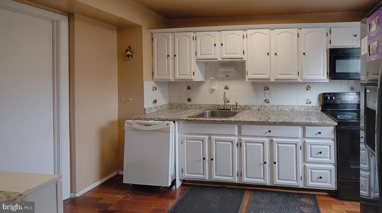 54 Lerner Court #31B - Photo 3 of 25