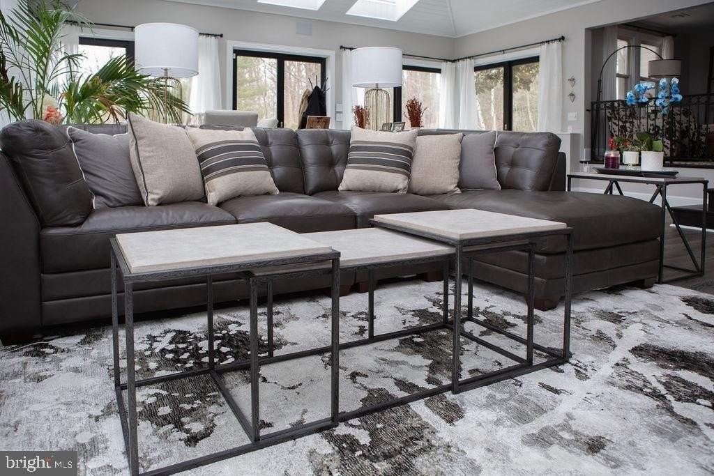 15841 York Rd - Photo 4 of 22