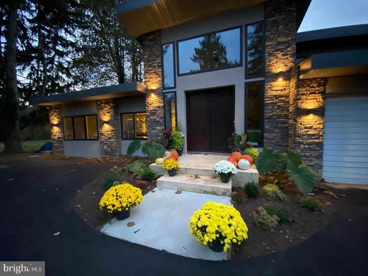 10530 Stevenson Rd - Photo 3 of 50