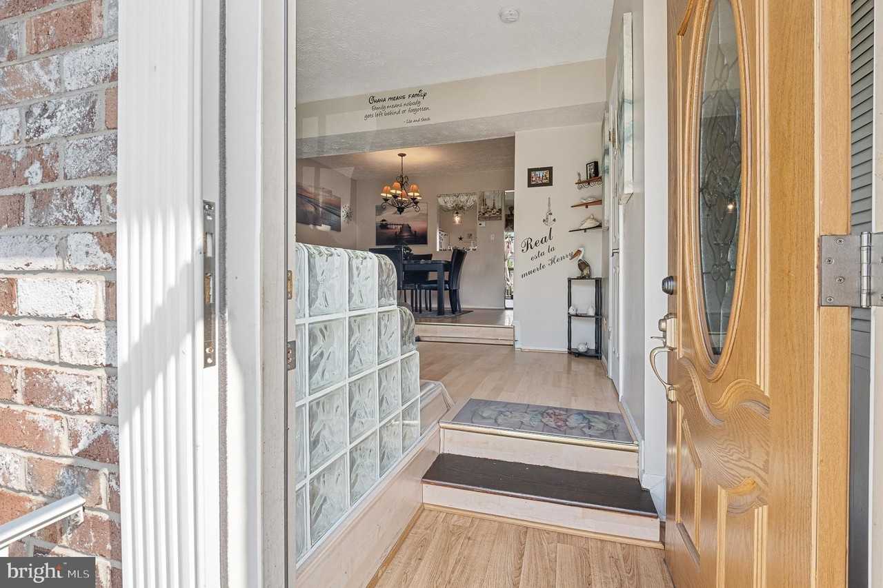 107 Highshire Ct - Photo 3 of 50